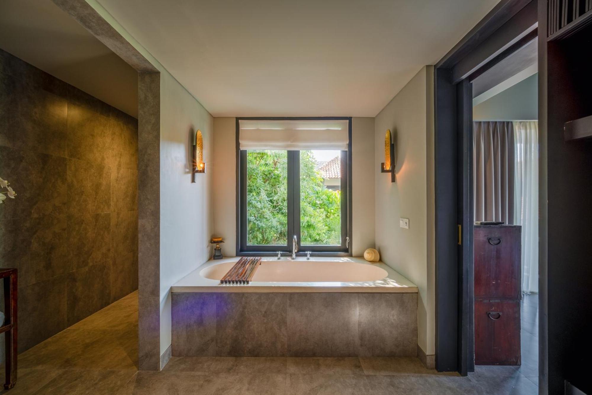 Villa De Suma - Fully Staffed Luxury Villa, Walk To The Beach! Seminyak Kültér fotó
