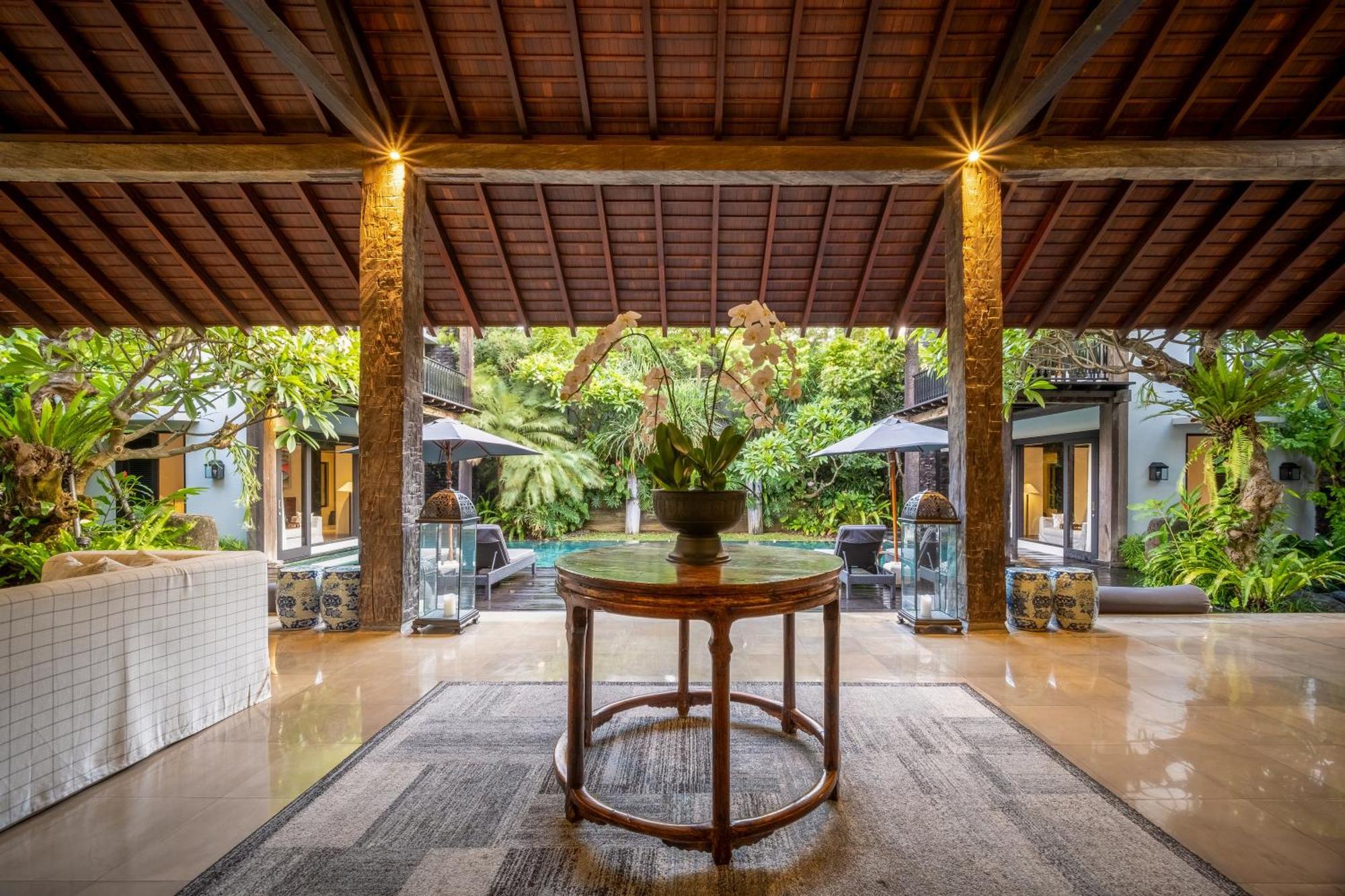 Villa De Suma - Fully Staffed Luxury Villa, Walk To The Beach! Seminyak Kültér fotó