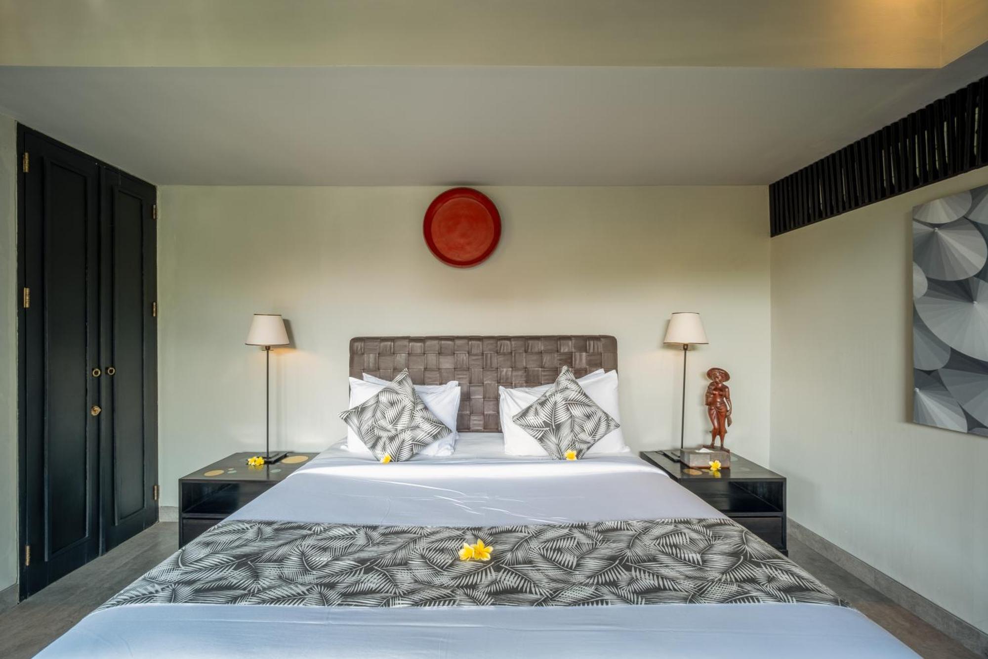 Villa De Suma - Fully Staffed Luxury Villa, Walk To The Beach! Seminyak Kültér fotó