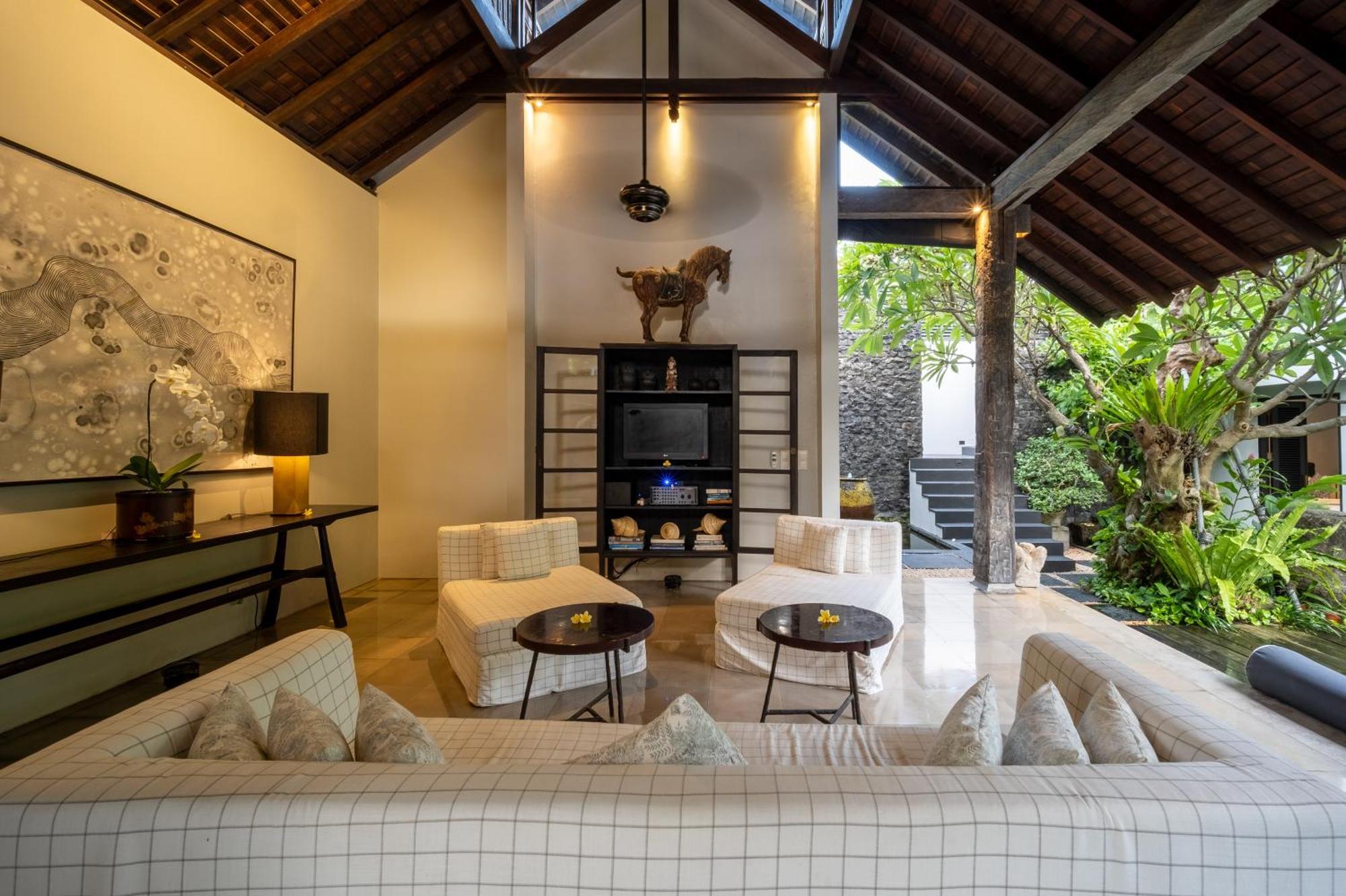 Villa De Suma - Fully Staffed Luxury Villa, Walk To The Beach! Seminyak Kültér fotó