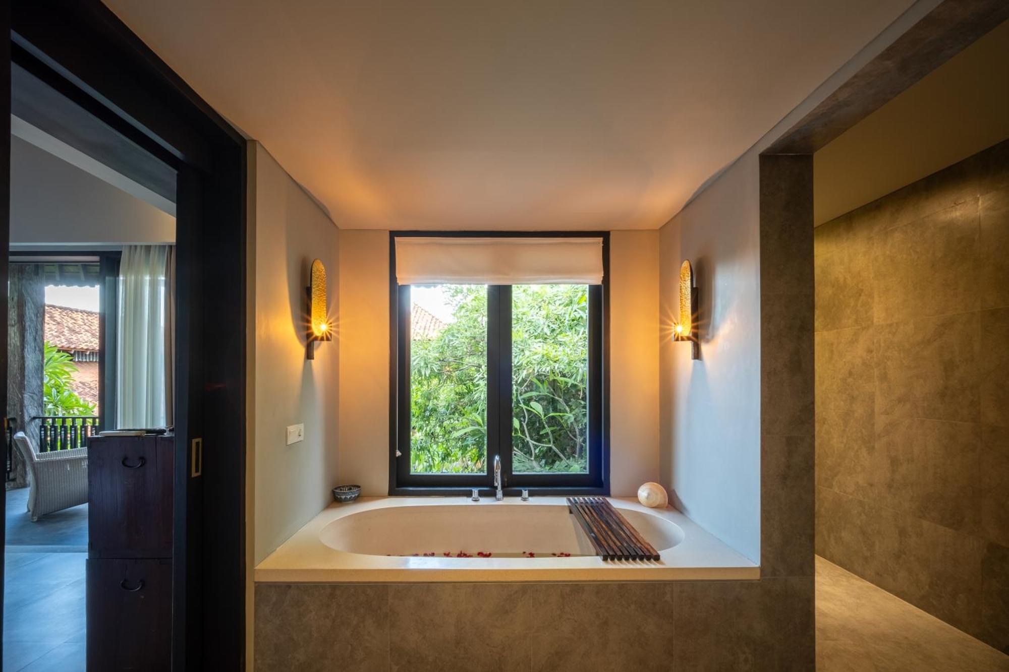 Villa De Suma - Fully Staffed Luxury Villa, Walk To The Beach! Seminyak Kültér fotó
