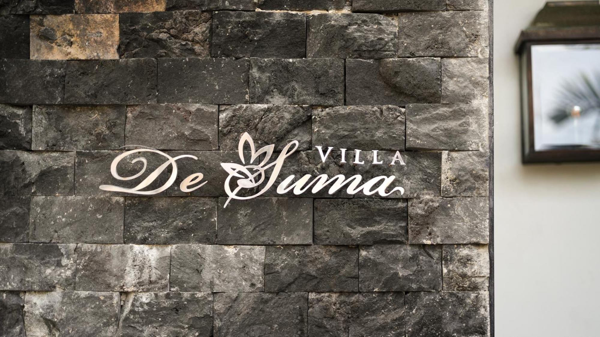Villa De Suma - Fully Staffed Luxury Villa, Walk To The Beach! Seminyak Kültér fotó